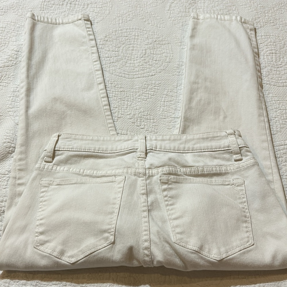 Tommy Bahama crop denim. 0 - Picture 4 of 7